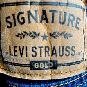 Levi jeans 38X34 dark blue.